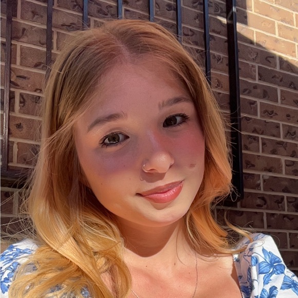 Meet your Posher, Jadyn - Picture 2 of 3